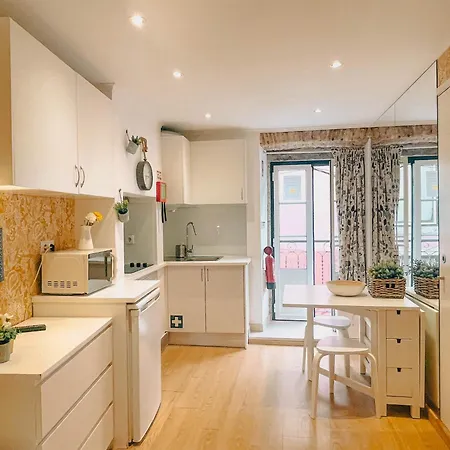 As A Local! - Bairro Alto Typical Cost Apartment